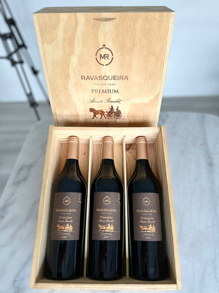 Wooden Case of 12x 75cl bottles Ravasqueira Premium Alicante Bouschet | Red | 2014 | Doc Alentejo | 93 points Wine Enthusiast