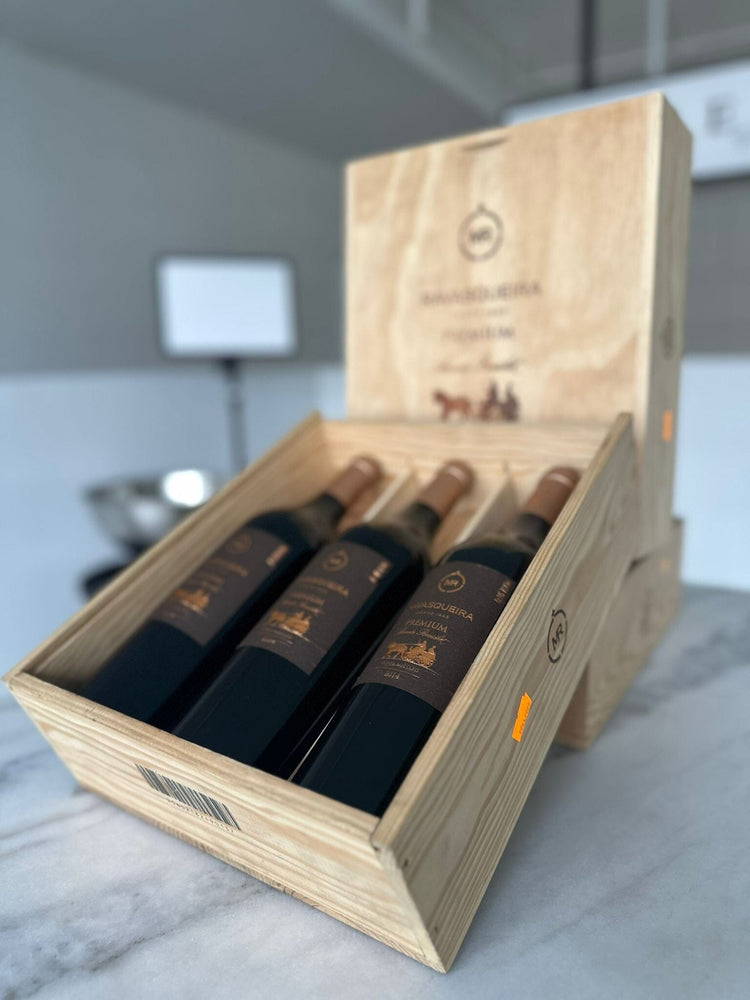 
                  
                    Wooden Case of 12x 75cl bottles Ravasqueira Premium Alicante Bouschet | Red | 2014 | Doc Alentejo | 93 points Wine Enthusiast
                  
                